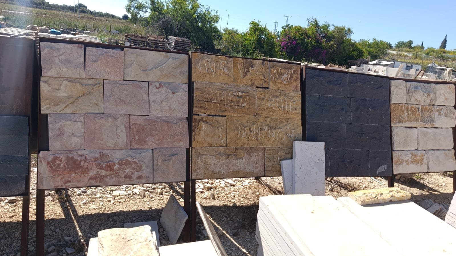 חיפוי אבן טבעית לקיר פנים או חוץ